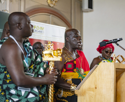 Seine Majestät Osagyefuo Nana Amoatia Ofori Panin Okyenhene beim V. World Organic Forum.